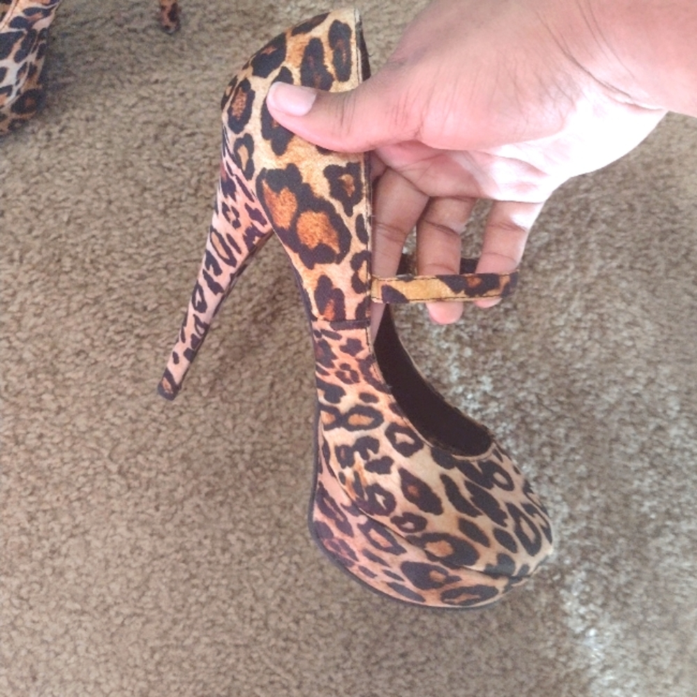 Socialite Animal-Print Platform Pumps size 8